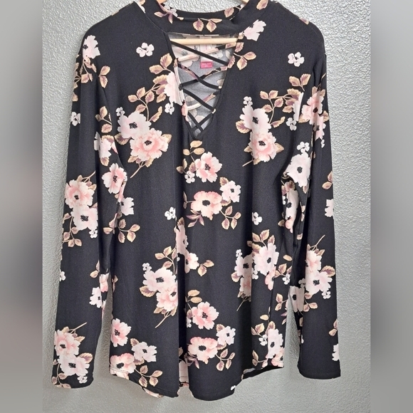 No Boundaries Tops - Pink Floral Tunic With A Criss Coss Neckline        Size XXL